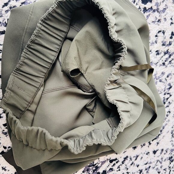 Lululemon On the fly joggers, green, Size 4 B165 - Picture 8 of 9